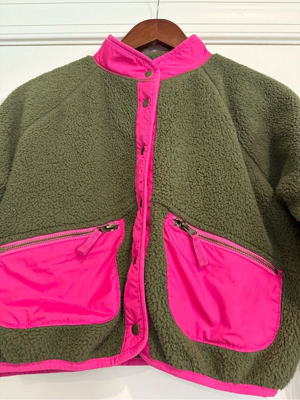GAP Olive Green Fleece Jacket with Bright Pink Trim and Pockets